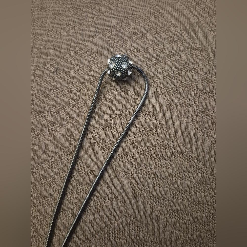 Elegant Silver Necklace with Crystal Accents - Picture 2 of 5
